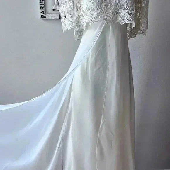 Miss Elliette Vintage Chiffon Lace Ivory Wedding Dress - Picture 5 of 14